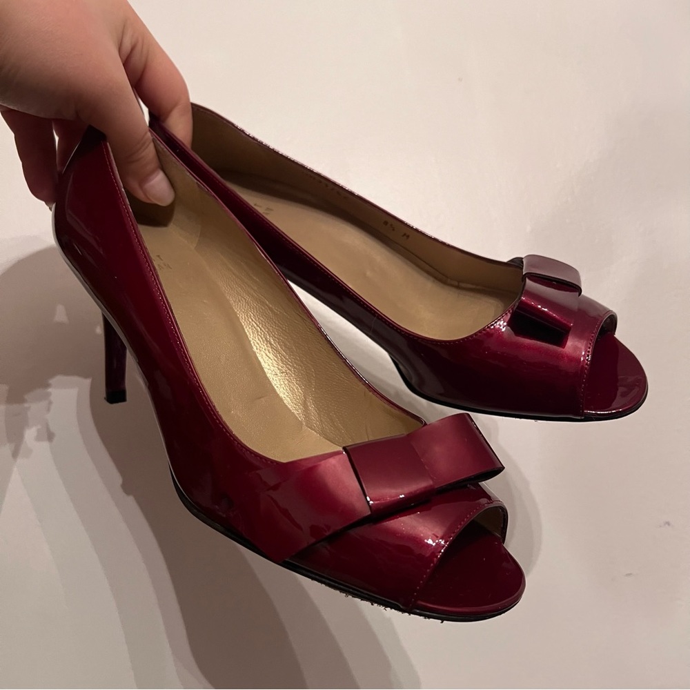 Stuart Weitzman - Bowgirl Burgundy Red Patent Leather Heels - 8.5 - Picture 3 of 7